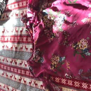 Adorable maroon flower quarter sleeve shirt